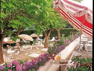 D'etigny 3*