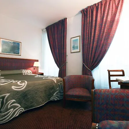 Hotel D'etigny 3*